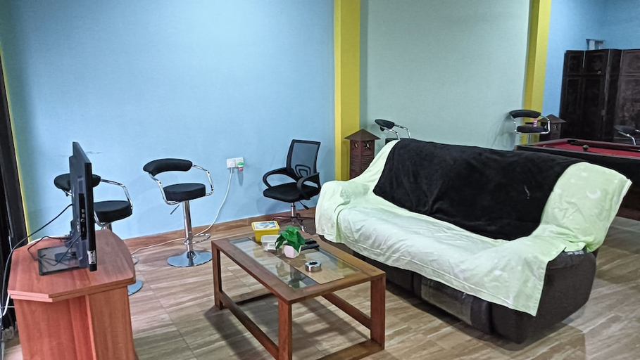 Bedroom 2, This Is It Airport Hotel and Restaurant, Katana