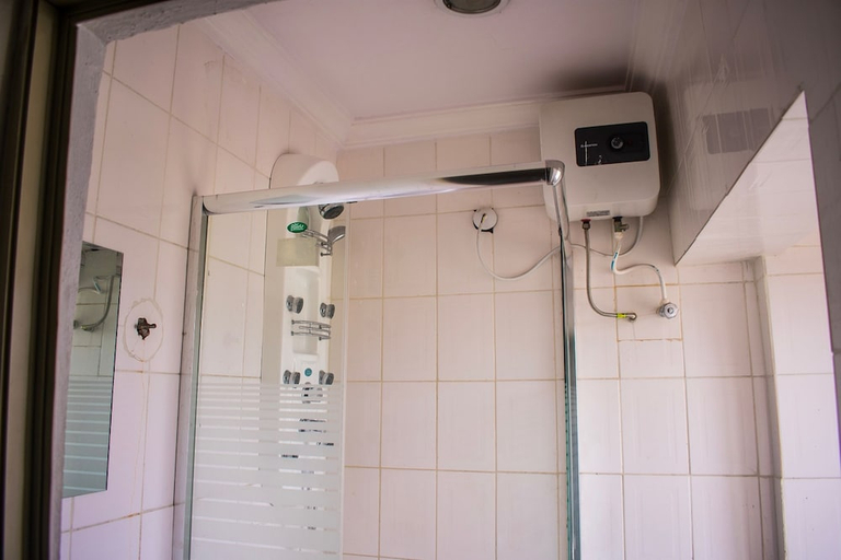Bathroom 4, Bavidi Hotel, Kosofe