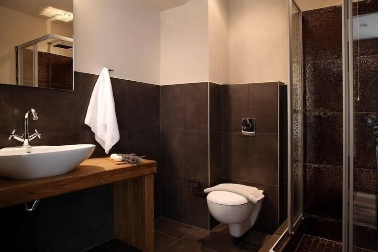 Bathroom 5, Theta Hotel, Thessaly