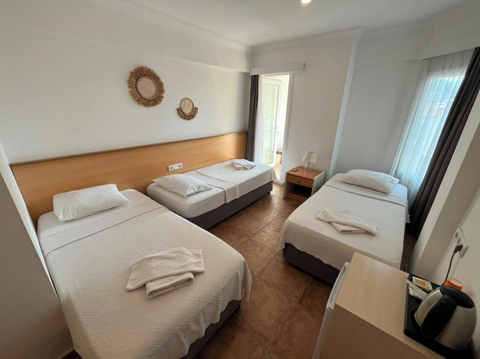 Others 3, Mimosa Pension, Kaş