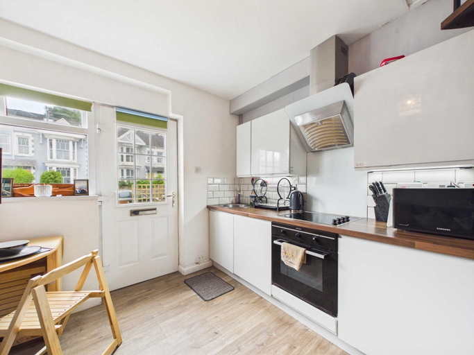 Private kitchen 5, The Mews - 1 Bed Holiday Home - Langland, Swansea