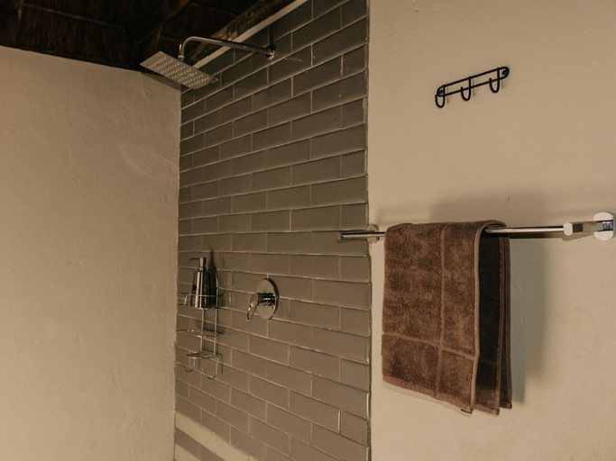 Bathroom 3, Panzi Lodge, Mopani