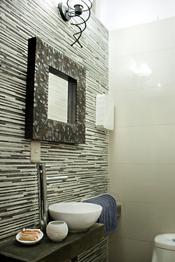 Bathroom 5, Albergue Verde, Lima