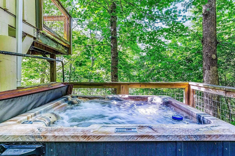 Outdoor spa tub 5, Hillside Hideaway, Sevier