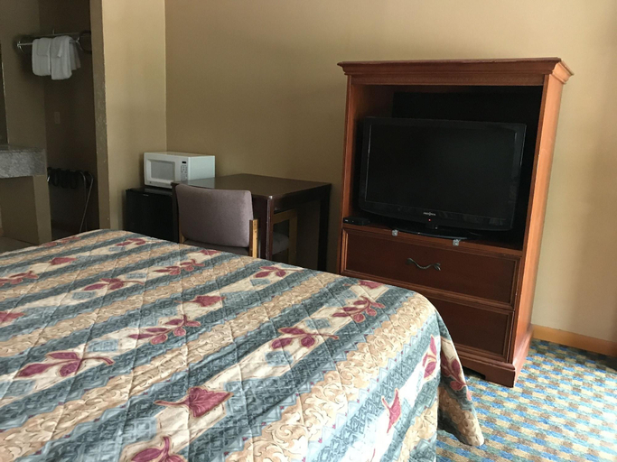 Bedroom 5, Budget Inn And Suites, Vermilion
