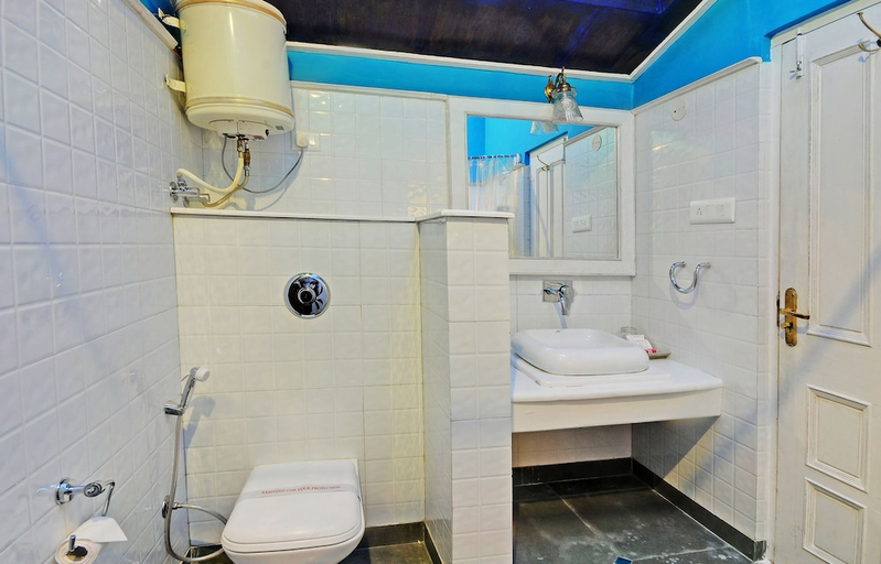 Bathroom 3, JOHNSON LODGE, Kullu