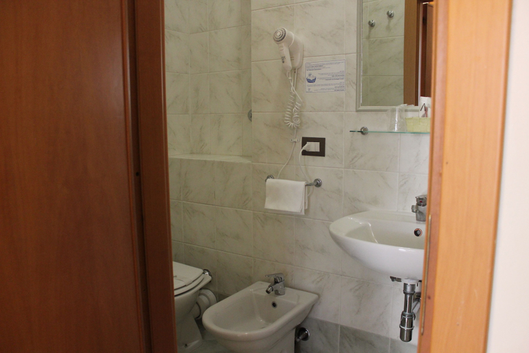 Bathroom 5, Hotel Franchi, Florence