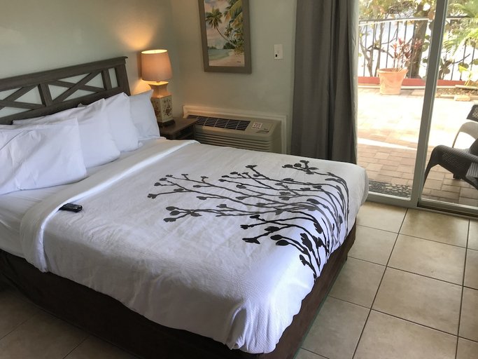 Bedroom 1, Schooner Hotel, Pinellas