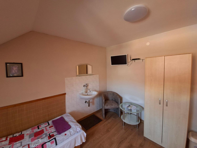 Bedroom, Pension Chalupka l with a panoramic view of Spis Castle, Levoca