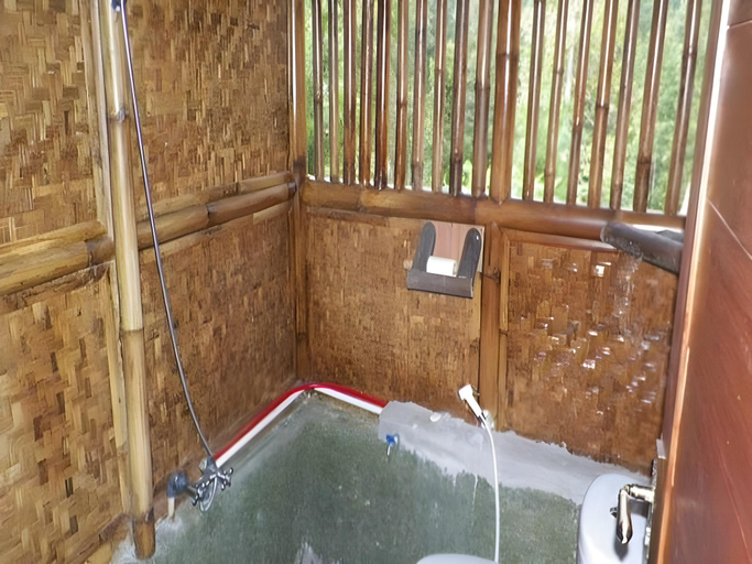 Bathroom, Sutan Raja Villa Kampung Karuhun, Bandung