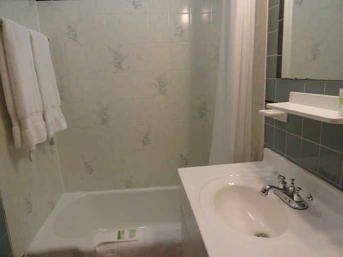 Bathroom, Gorham Motor Inn, Coos