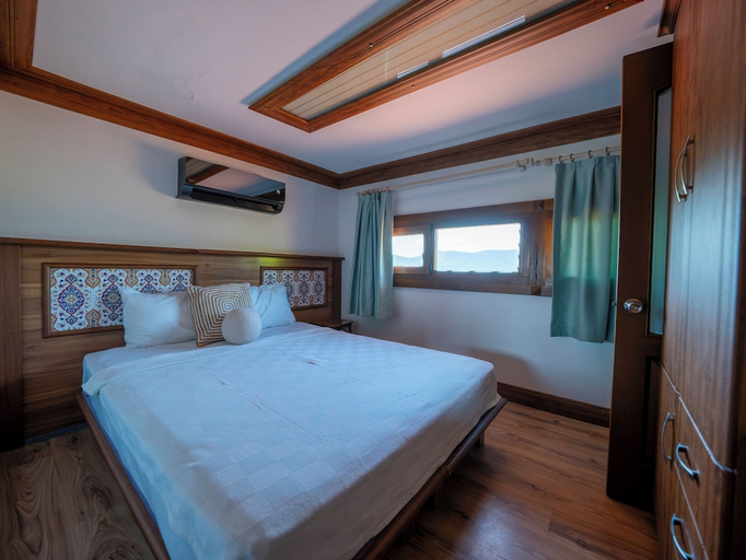 Bedroom 2, AZMAKHAN, Ula