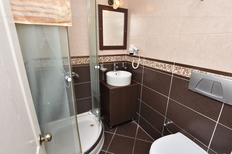 Bathroom 2, Uzun Apart Otel, Ayvalık