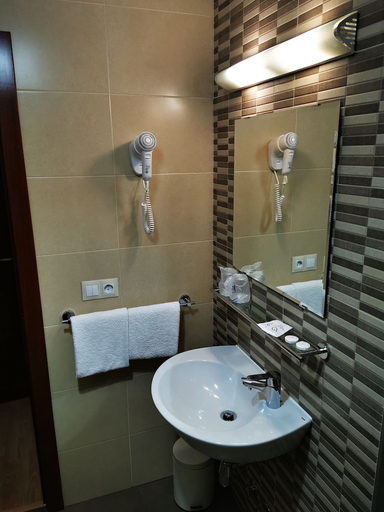 Bathroom 5, Hotel Paris, Pontevedra