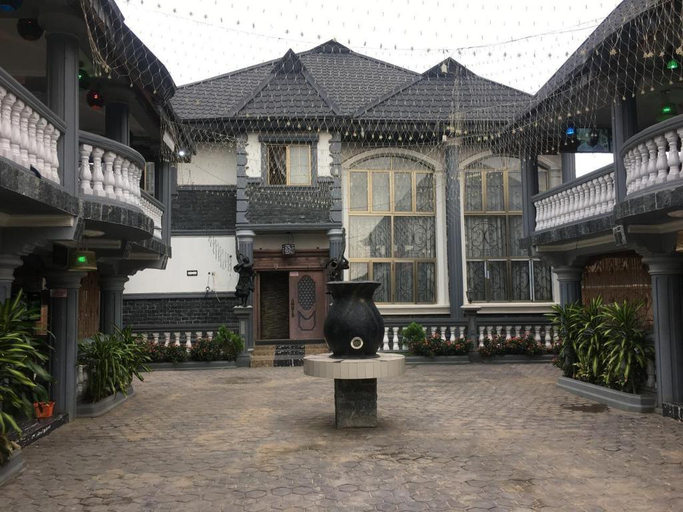 Exterior & Views, Royal Castle Hotel, Amuwo Odofin