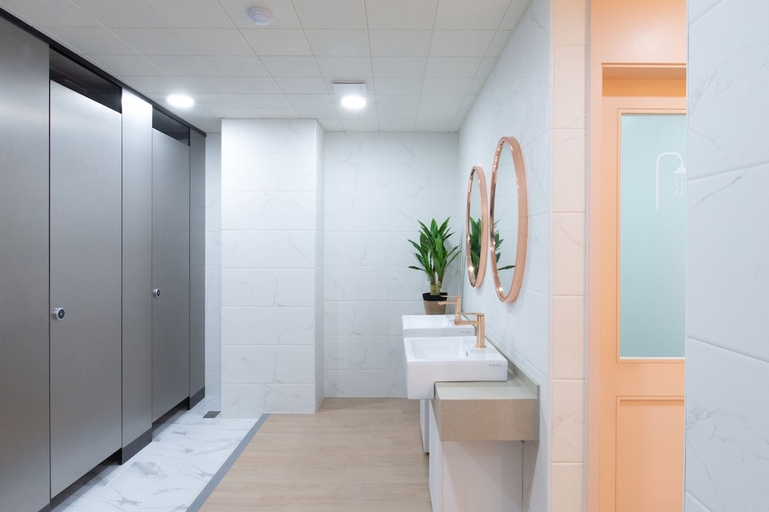 Bathroom 3, Brosis Hotel, Jung