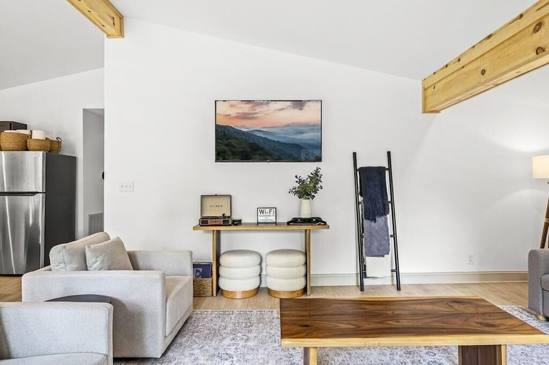 Living area 2, Woodhaven, Sevier