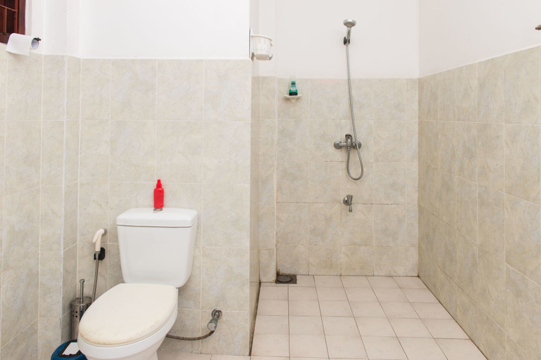 Bathroom 3, Jungleside House, Hikkaduwa