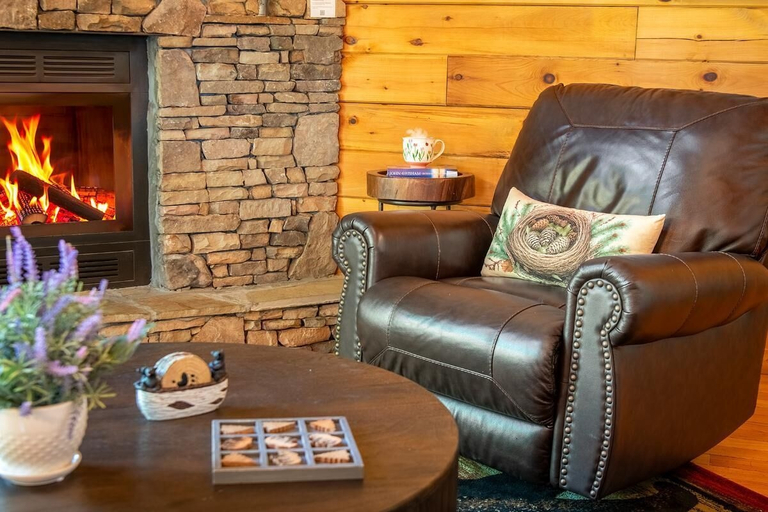 Interior, Owl Be Back, Sevier