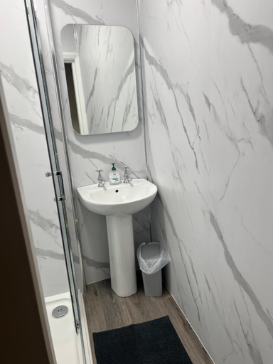 Bathroom 2, Central Bar Guesthouse, Causeway Coast and Glens