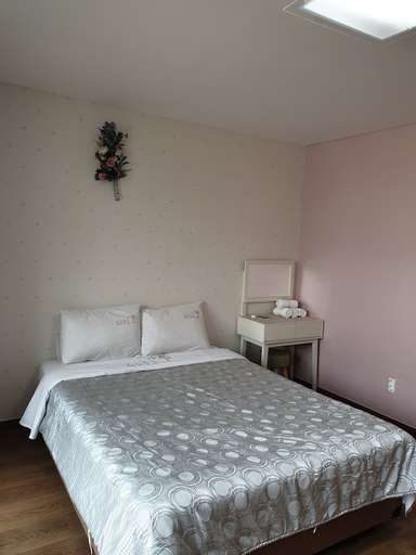 Bedroom 2, Damyang Meta Pension, Damyang