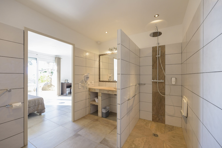 Bathroom 5, U Paesolu Residence, Corse-du-Sud