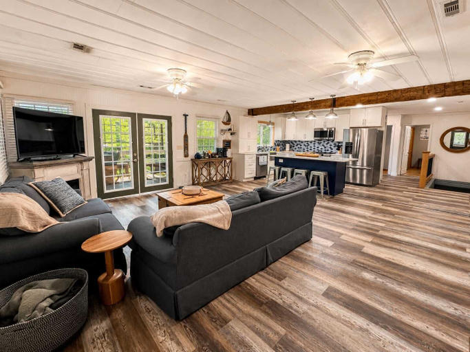 Interior, Stillwater on Doe - Private Lakefront Escape, Camden