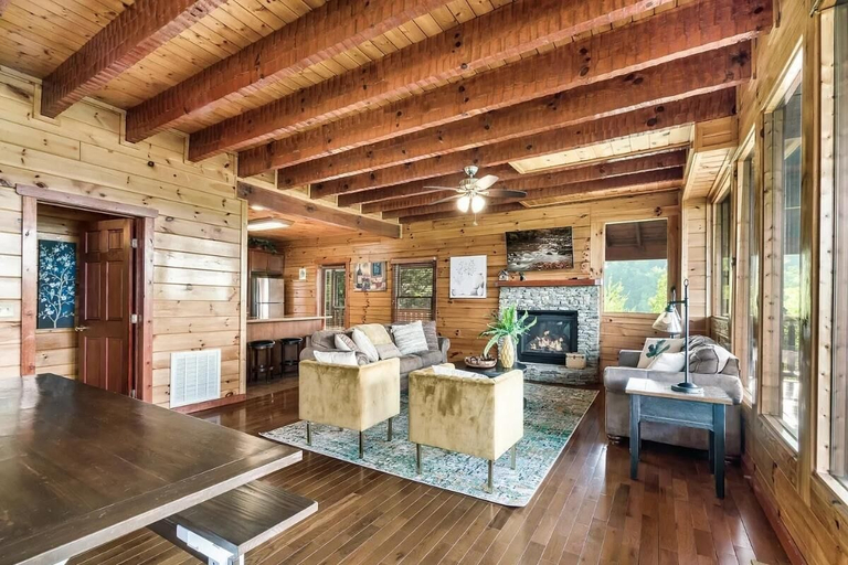 Living area 2, Windows to Heaven, Sevier