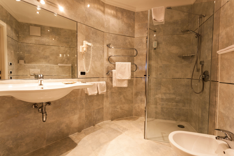 Bathroom 4, Hotel Garni Villa Park, Bolzano
