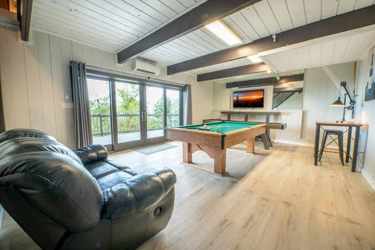 Game room 5, The Top, Sevier