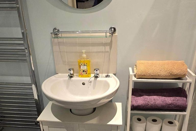 Bathroom 2, Studio Near Royal Derby Hospital, Derby