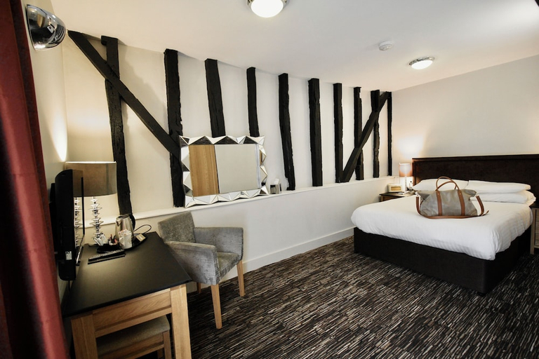 Bedroom 2, The Saracens Head Hotel, Essex
