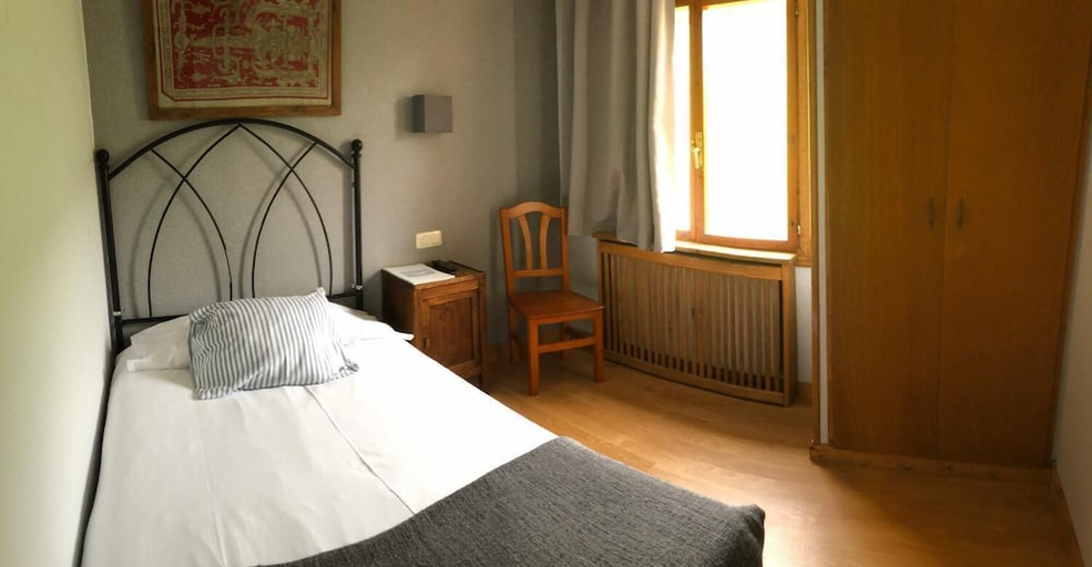 Bedroom 4, Hotel Torrecerredo, Asturias