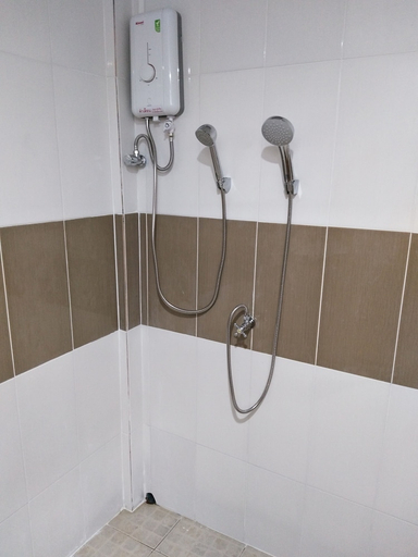 Bathroom, Banlomtalay Resort, Muang Rayong