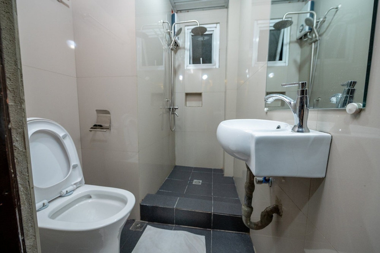 Bathroom, Hotel Henrico Kisad, Baguio City
