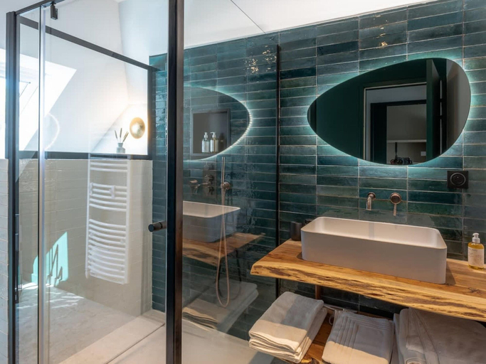 Bathroom, Luxury Duplex With Magnificent sea View, Finistère