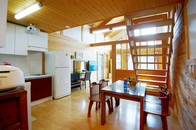 Others 5, Blue In Blue Pension, Geoje