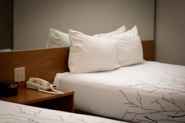 Bedroom 2, Monument Inn & Suites, Scotts Bluff