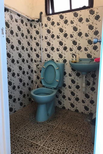 Bathroom 4, OYO 95309 Ijen Homestay, Banyuwangi