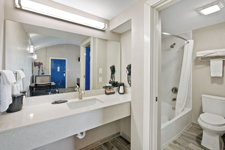 Bathroom 3, Blue Wave Inn, Aransas