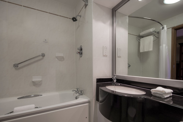 Bathroom 3, Delta Hotels Warwick, Warwickshire