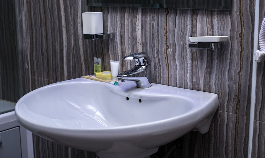 Bathroom 3, Erata Hotel, Accra