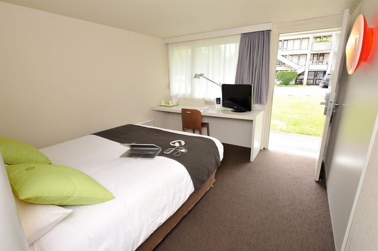Bedroom 3, Campanile Bourg En Bresse Viriat Hotel, Ain