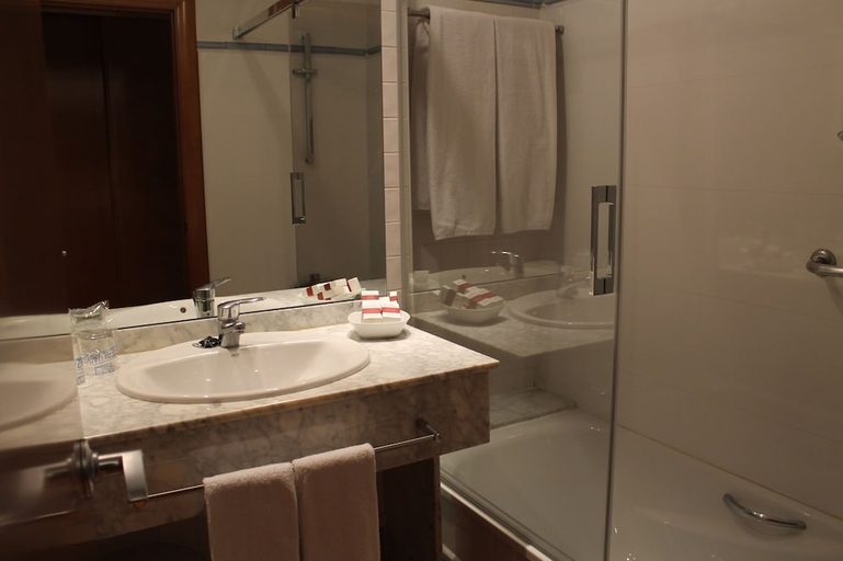 Bathroom, El Tollo Hotel, Valencia