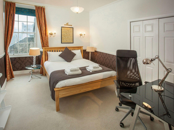 Bedroom 2, Royal Mile Apartments by Joivy, Edinburgh