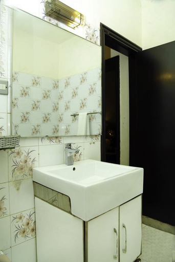 Bathroom, Royal Elegance Hotel Lahore, Lahore