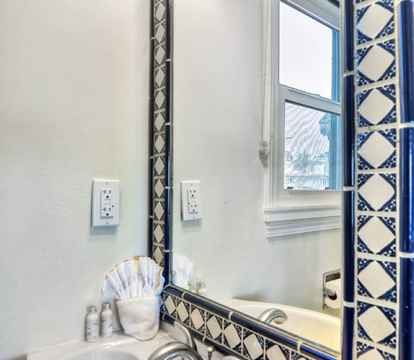 Bathroom 3, Beachcomber Inn, Orange
