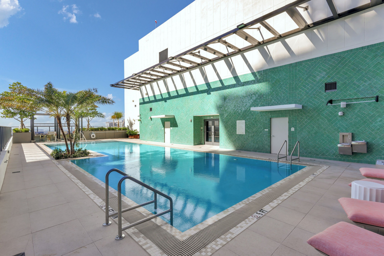 Pool 5, AEA - 11 NE 6th St Downtown Miami, Miami-Dade