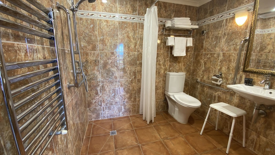 Bathroom 4, Grand Arden Monaco Nelson, Nelson