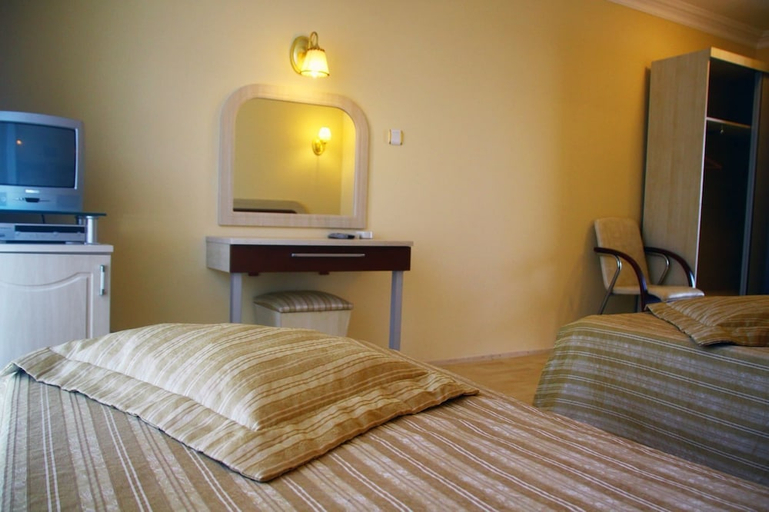 Bedroom 3, Isik Otel, Ayvalık